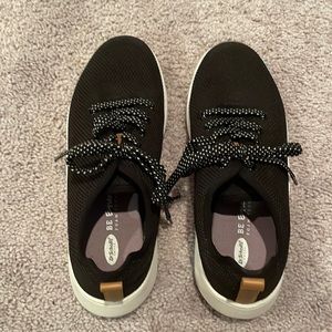 EUC Dr School’s black lace up tennis shoes size 8 wide